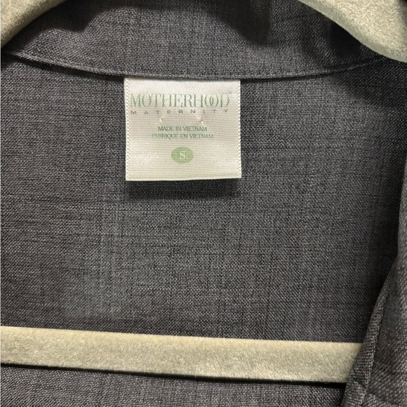 Motherhood Black Button Down Shirt Relaxed Fit - Picture 2 of 4